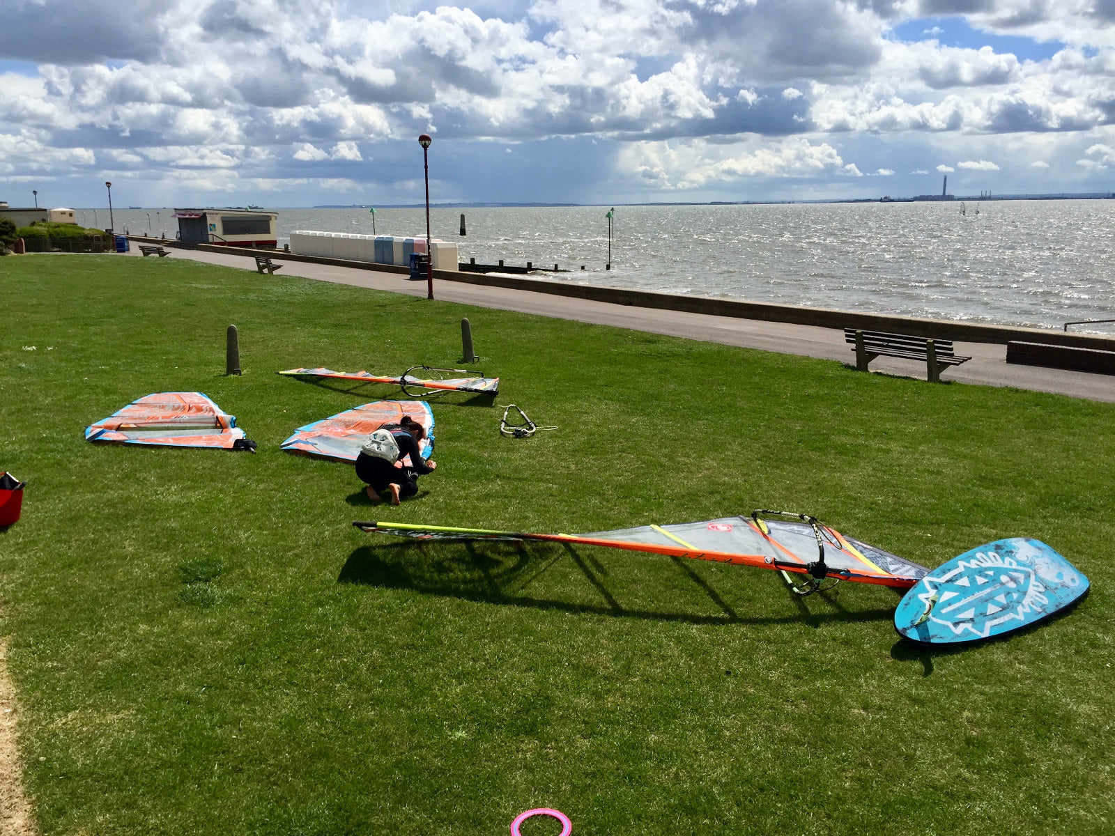 windsurf beaches, chalkwell beach, windsurfing essex, rigging green chalkwell