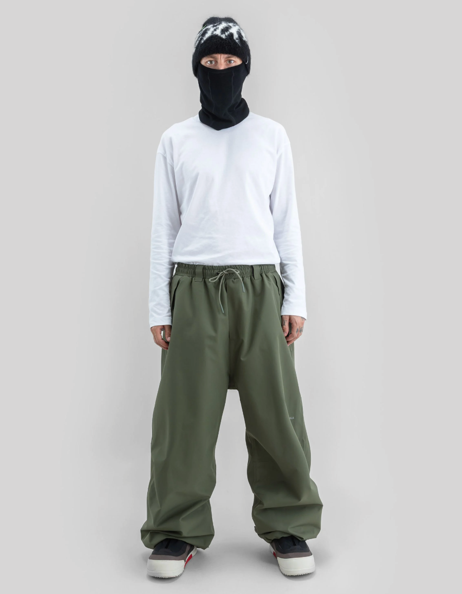 Beyond Medals Park Pants Unisex (Dark Green) - Model